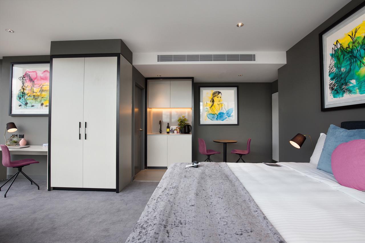 Art Series - The Chen Box Hill Exterior photo A room at the hotel